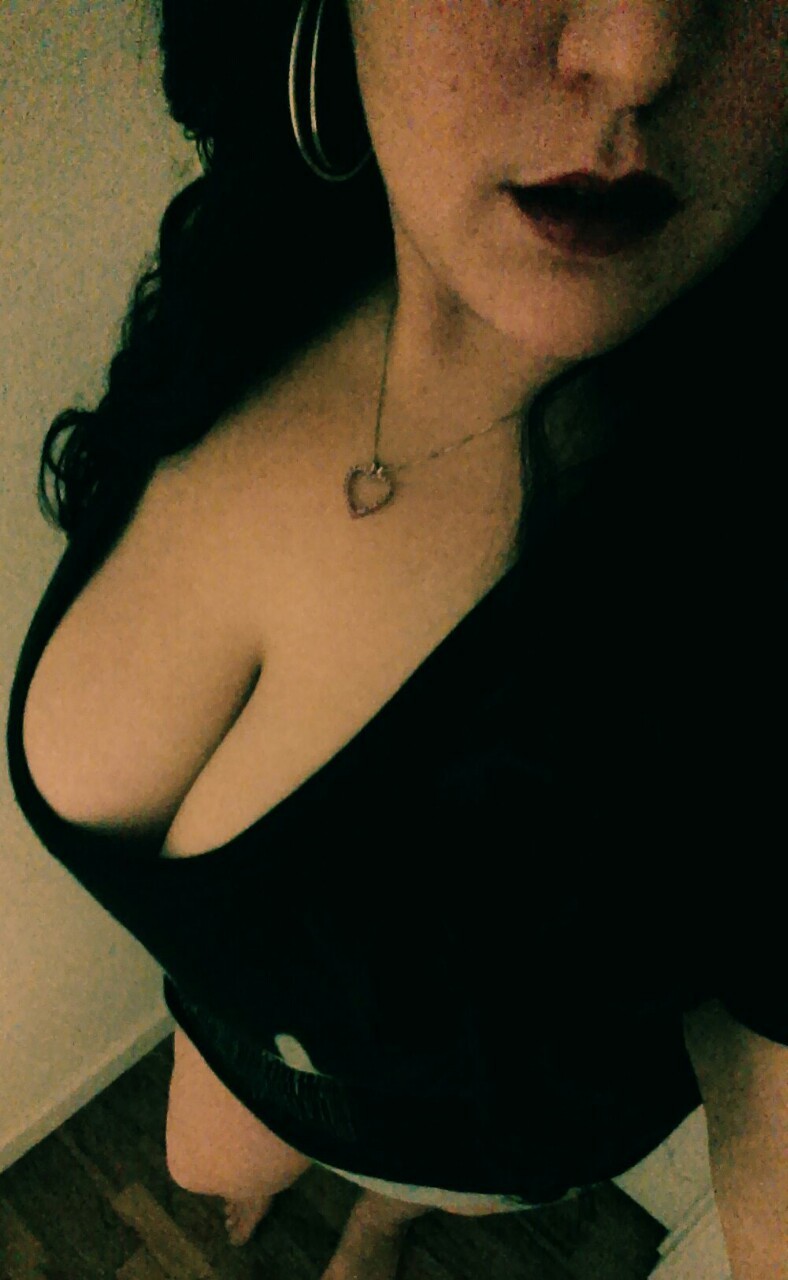 lavish-lucy:  lavish-lucy:  Something about this lipstick me feel a bit mischievous…