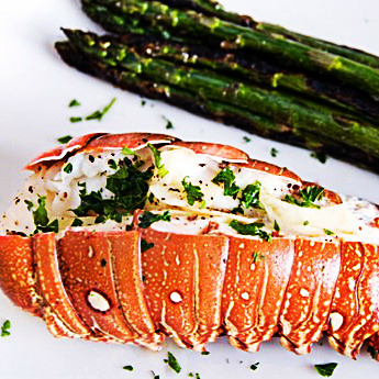 everybody-loves-to-eat:  lobster requested by skyeribbon 
