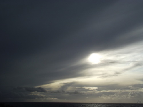 Le ciel hésitait&hellip;Jamais AliceNe se lassaitDe ses caprices&hellip;