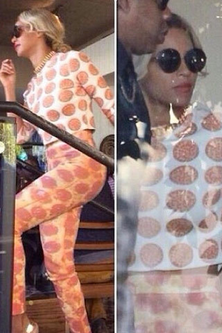 drankinwatahmelin:  Remember when Beyoncé wore a pepperoni pizza outfit to a vegan restaurant?  