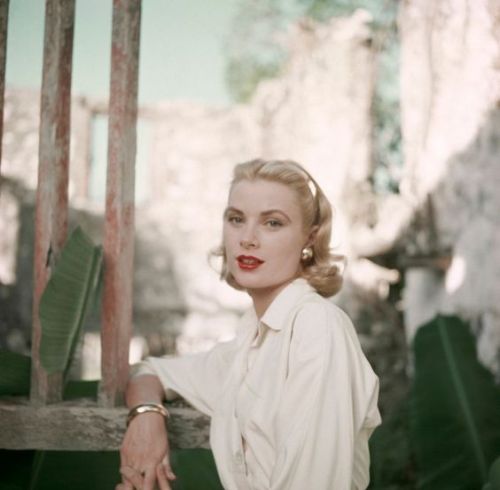 Grace Kelly. Read all about her life here: www.classichollywoodcentral.com/profile/grace-kell