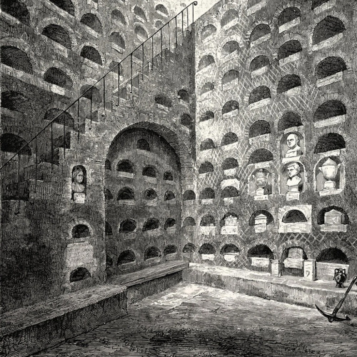 This image depicts an ancient Roman columbarium, a type of burial structure.Learn more / Daha fazlas