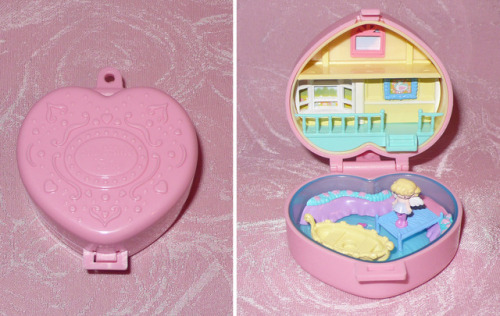 My Little Fairy, made in Japan. I love this Polly pocket-like set :)