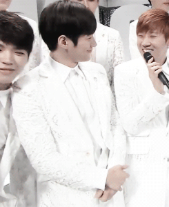 previously-kimvampgyu-deactivat:  ヾ(=^ω^=)ﾉ 