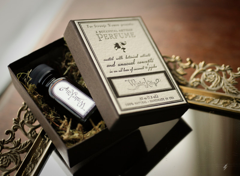 wnq-writers:  culturenlifestyle:  Natural Botanical Victorian Perfume &amp; Beauty