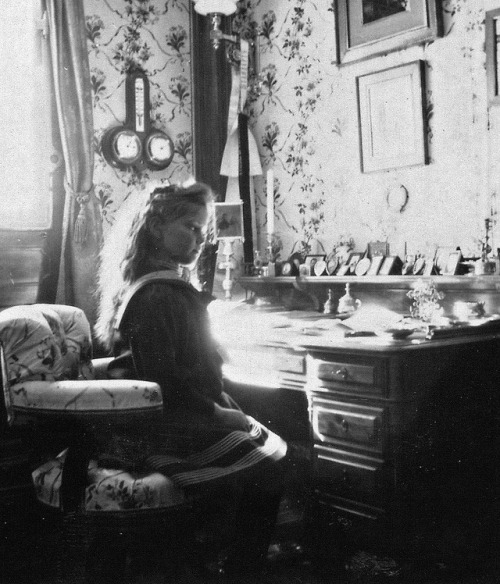 imperial-russia:  Grand Duchess Maria Nikolaevna in her mother´s room aboard the yacht Standart (source)