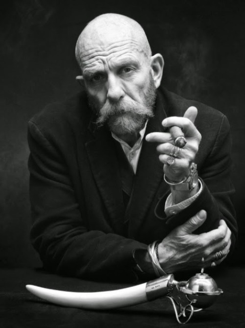 fuckmetx:I would love to look like this man.  Except for the jewelry, not my style.  I&rsq