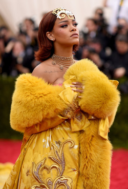 celebritiesofcolor:  Rihanna attends the