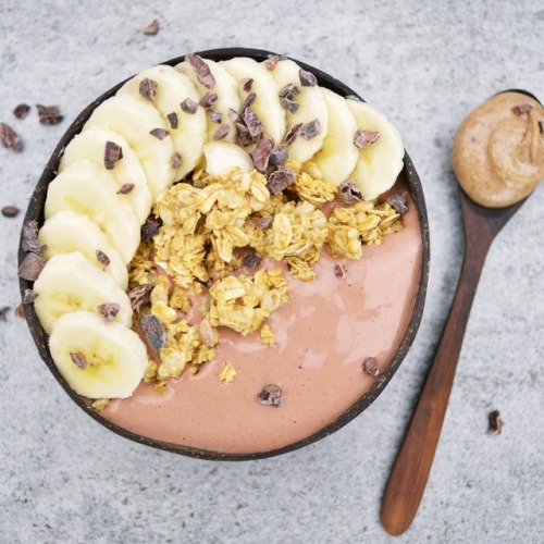 blog-almondmelk - CHOCOLATE SMOOTHIE BOWL ❤️2 scoops chocolate...