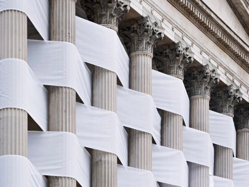 showslow:Nicolas Feldmeyer, Woven Portico (2012) – photo by Nick Rochowski. Courtesy Saatchi Gallery