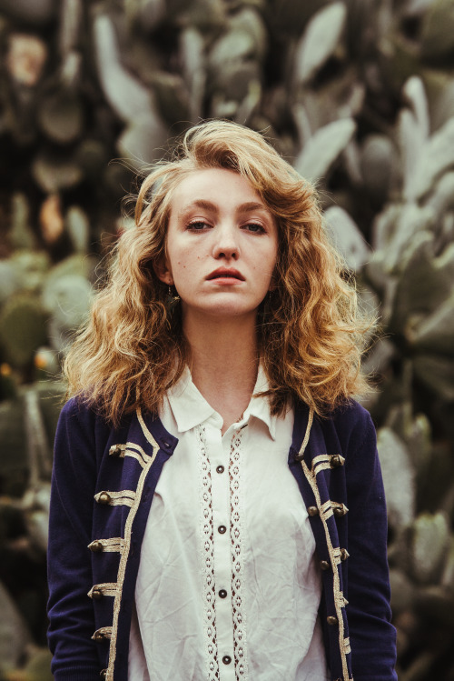 rhiannonmcgavin:outlierimagery:Rhiannonqueen of the snobs
