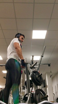lyon8668:  Late workout… 💪🏻😜