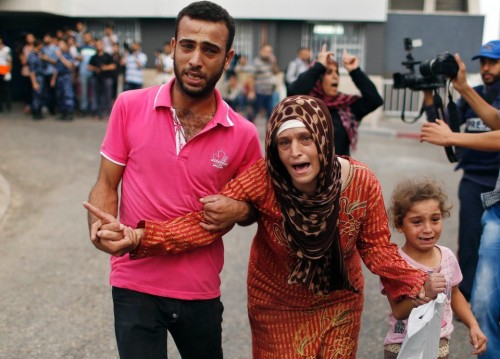 Porn fotojournalismus:  Thousands flee Gaza’s Shujaiyah after photos