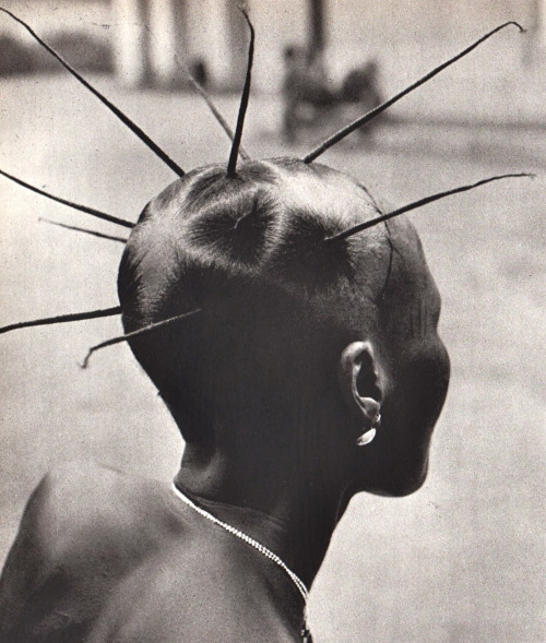 2headedsnake:endilletante:Dominique Darbois, African dance, Artia, 1962.Over a decade before Punk