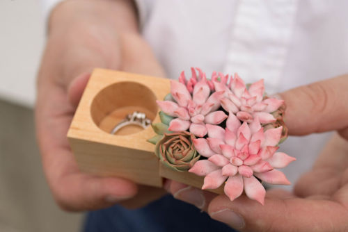 starshine813: toonskribblez: wordsnquotes: Stunning Ring Boxes Look Like Real Life Lush Succulent Pl