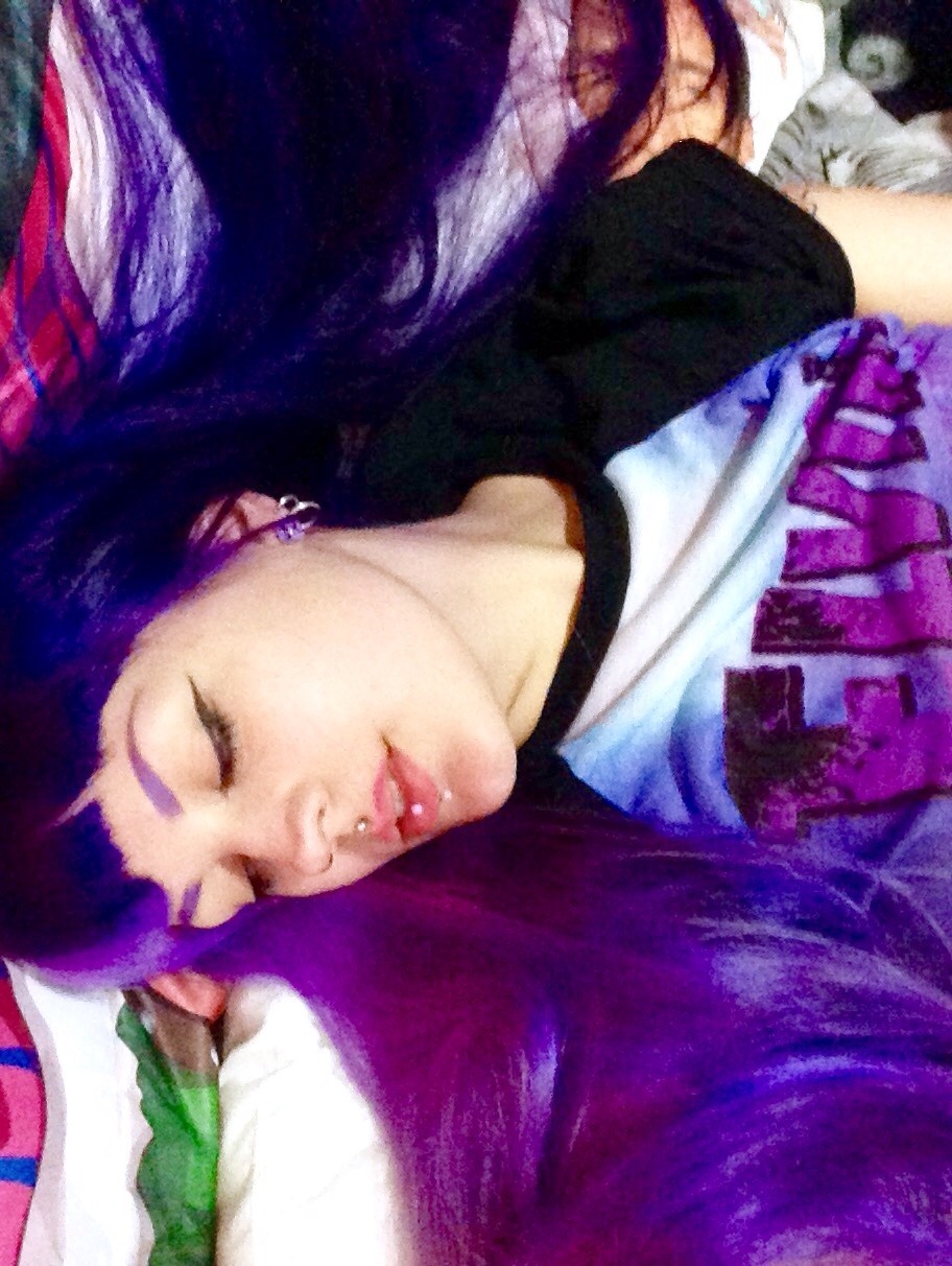 happyun-birthday:  Is it wrong to be obsessed with your own hair ;3; 