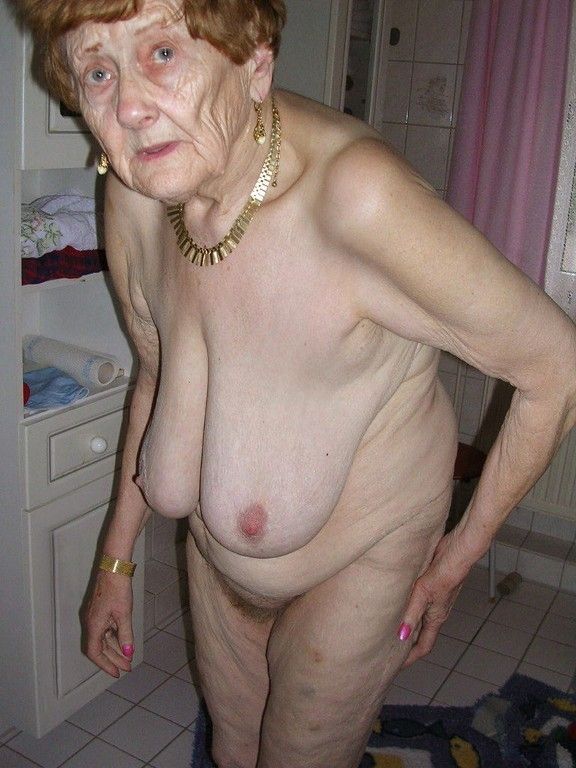grandmothersnude:  sexy milf 