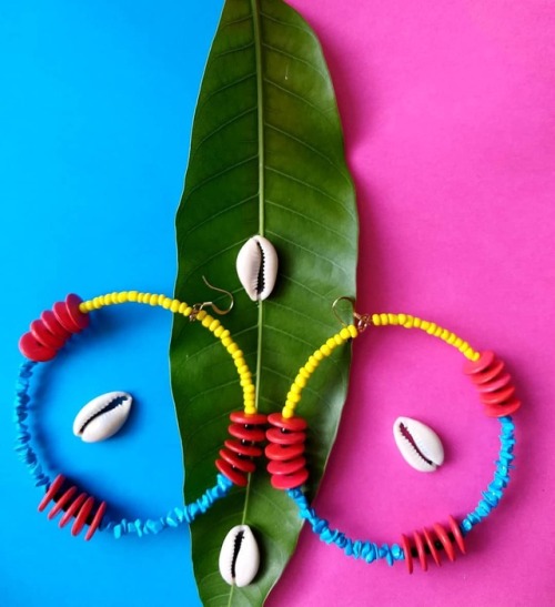 These #lanomrahdesigns statement hoops are One of One. When they are gone… Dassit! Tropical p