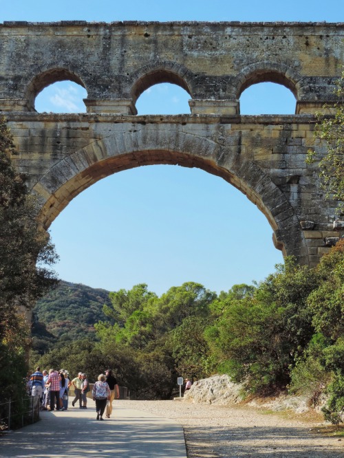 Deux vues sur le Pont du Gard, Occitanie, 2016.