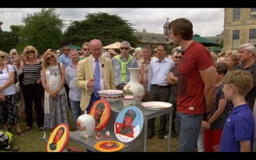 spetsnaz-haderach:spetsnaz-haderach:Life goals: turning up on the Antiques Roadshow with your comple