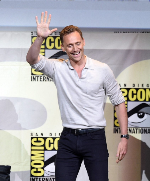 hiddlestonredalert:  Tom Hiddleston at the Hall H panel for Kong: Skull Island at San Diego Comic Co