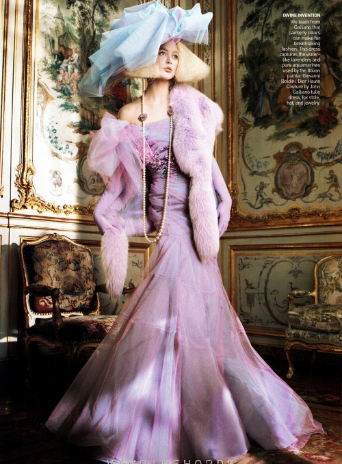 Sort-of-Random News of the Day: Oscar de la Renta has invited John Galliano to spend time in his fas