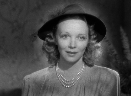 Virginia Bruce as The Invisible Woman (A. Edward Sutherland, 1940)