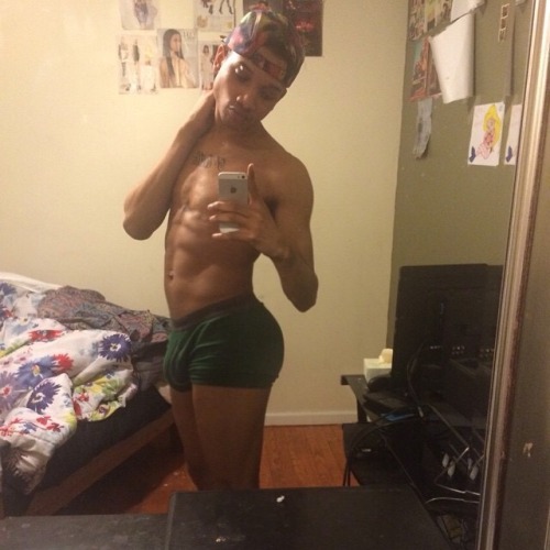 lightskinnedboys:  A little body