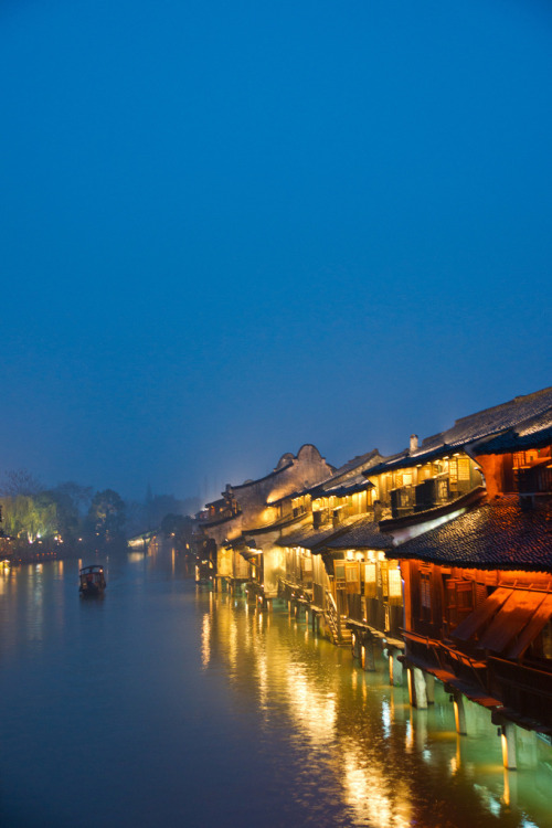 mistymorningme: Wuzhen at night by shenxy 
