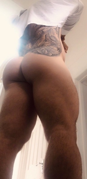 melaninofficial:prepinsouthern:Vanilla booty i just wanna stick my dick in 😍🤤