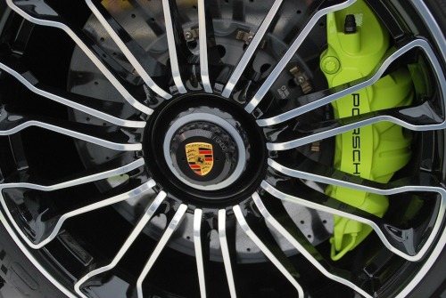 Porsche 918 alloy wheels.2014 Festival of Speed de Goodwood. Photography by Marc Tran.(via Goodwood 