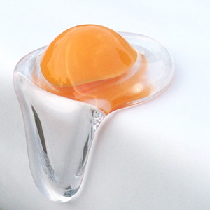 reconcorps-es:cutesign:Create a world of eggs with the eggy tableware series designed by Rika Eguchi