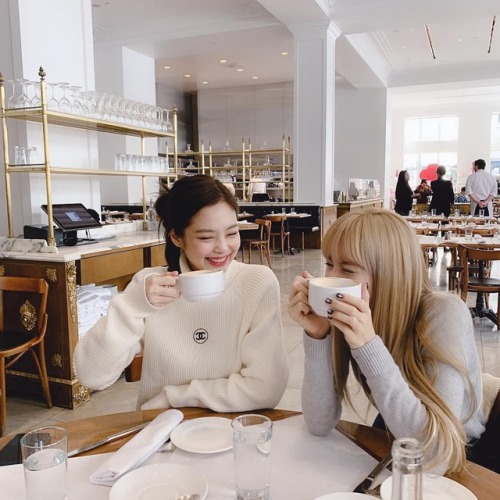 blackpinkofficial:[IG] 190207 jennierubyjane: we look happy