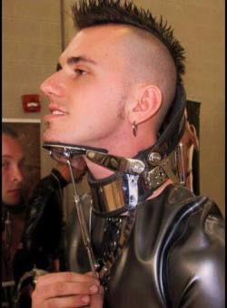 ropesalivaterebooted:  fakecl:  ñam!  Visit and Follow My Superior Gay Bondage Blog:  RopeSalivateRebooted | http://RopeSalivateRebooted.tumblr.com/archive 