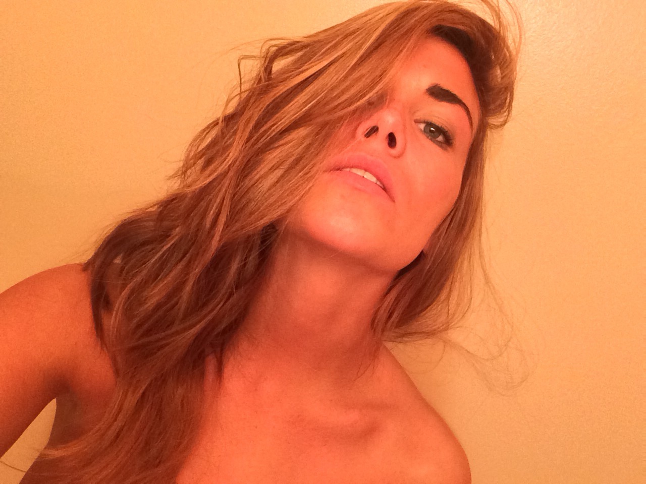 sara6hunna:  I’m actually naked.