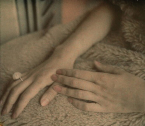 zielenadel: Jacques-Henri Lartigue, Les mains de Bibi - 1920 - Autochrome lumière