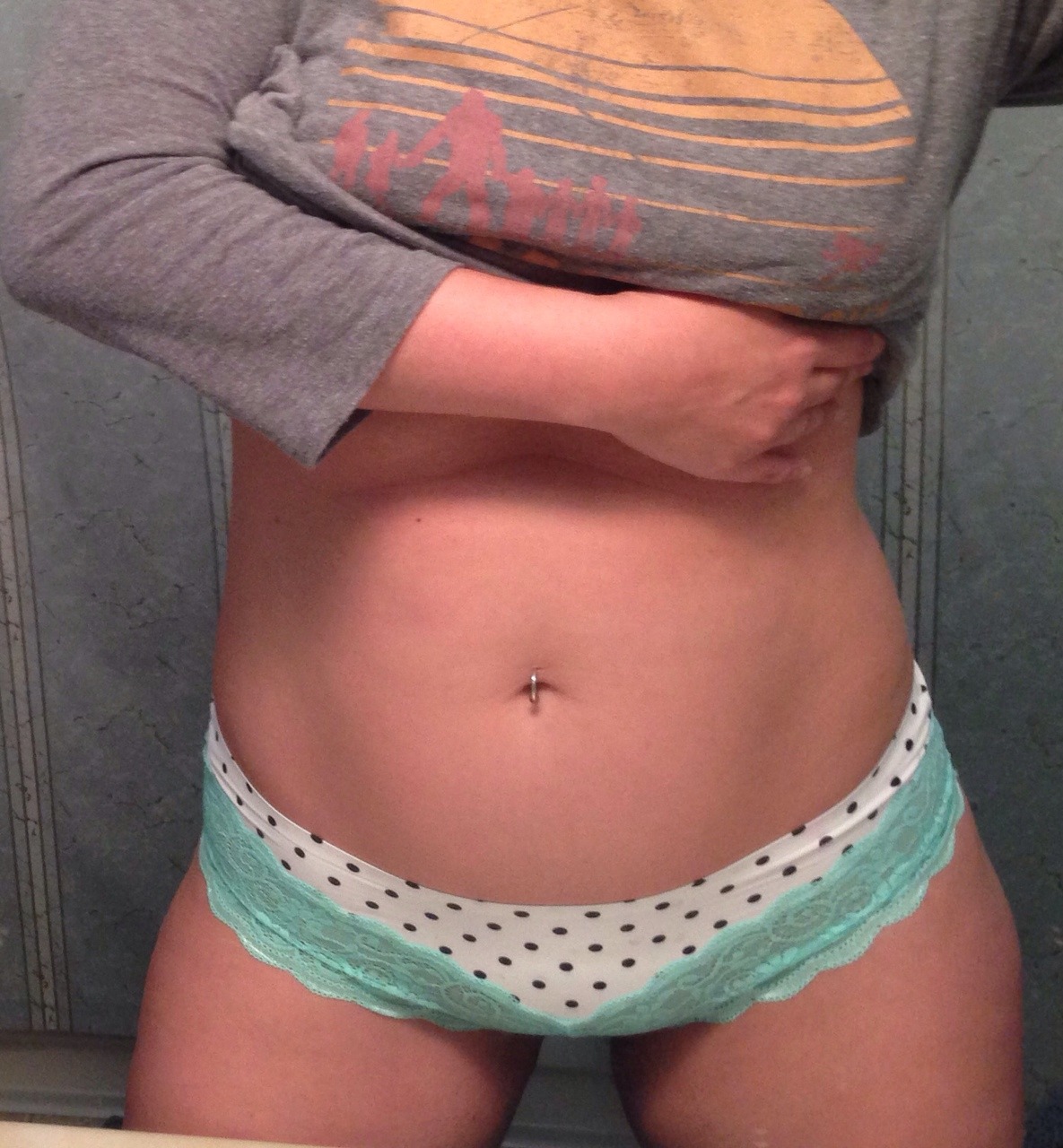 storylifeofo:  Hanging out at my mum’s house and I am so horny!! I can’t stop