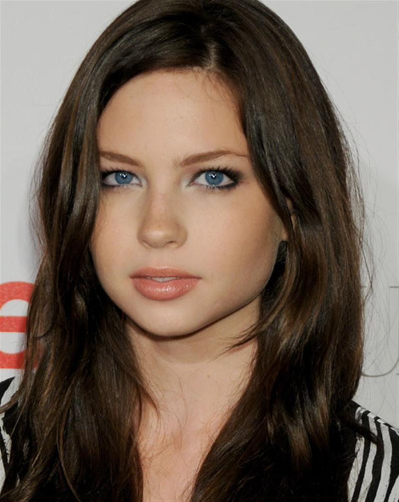 finofilipino:  La moza del día es la prota de The Ring: Daveigh Chase. Que ha pasado