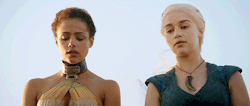 lannisten:Missandei and Daenerys Targaryen in Game of Thrones