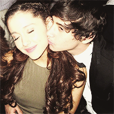  Props to Ariana for making “I would date a fan” a reality. After communicating through technology, Jai Brooks and Ariana both flew to New York for New Years to finally meet each other. 