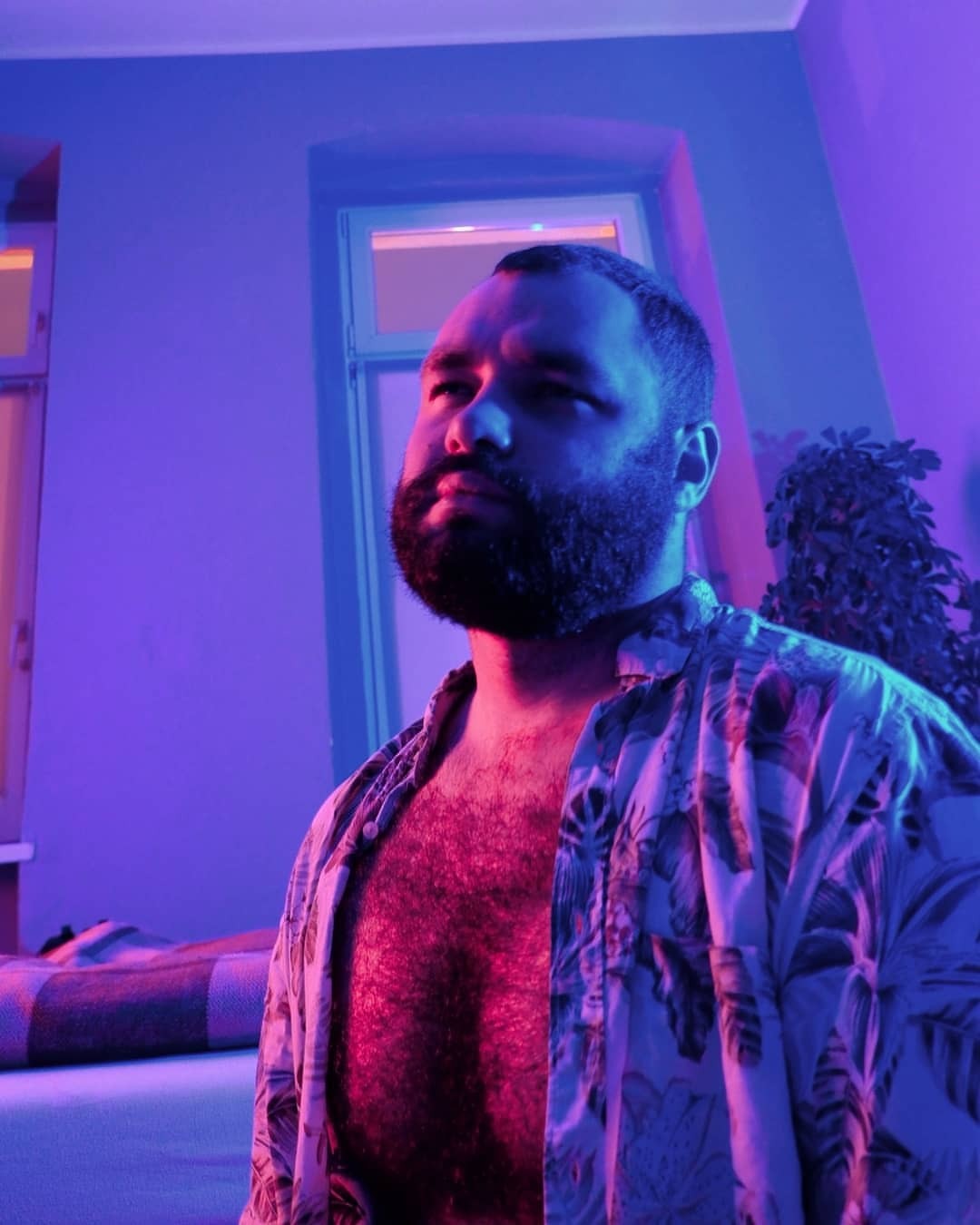 me-and-my-beard: me-and-my-beard: Ariana’s “the light is coming” is playing