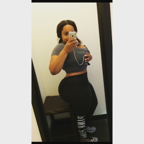 313bigbootyluver:  godsgifttomankind:Lashawninstagram.com/atingofbeauty  This bitch is nice