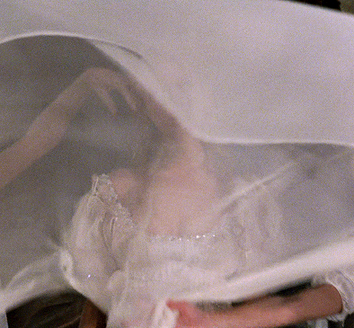 UMA THURMAN As GODDESS VENUS The Adventures Of Baron Munchausen (1988) Dir. Terry Gilliam