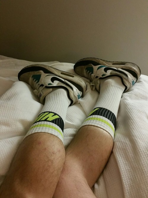 nikelad1980:  It’s all about the fresh white crew socks. Come chat about your fresh white crew