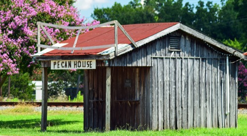 Colfax, Louisiana, has an annual Pecan Festival, and this is one of the places where you can buy var