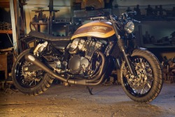 caferacerdesign:  Cafe Racer Design SourceSuzuki 750 @caferacerdesign 