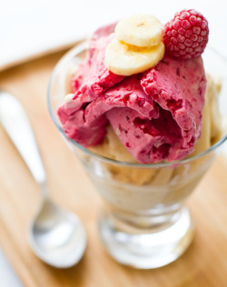 foodopia:  peanut butter raspberry swirl frozen banana sundae: recipe here 