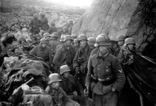 German Gebirgsjäger (Wehrmacht alpine light infantry troops) of the 2nd Mountain Division (German:  