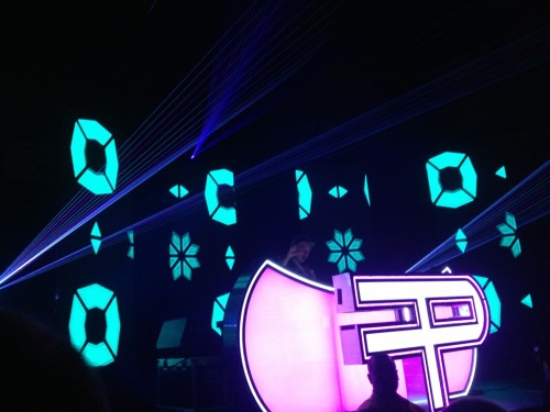 canyoufeellmyheart:  Flux pavilion last night! 
