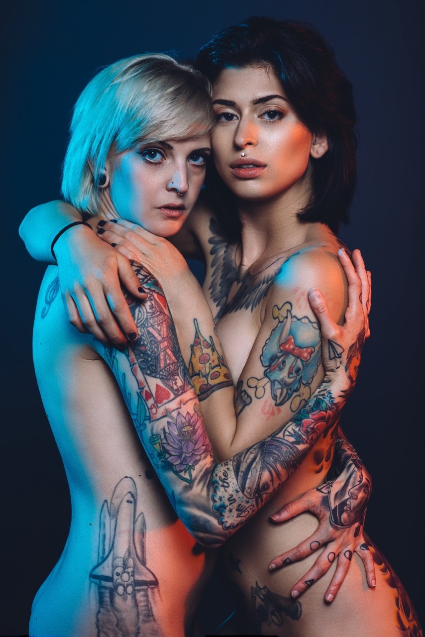skin-and-tones:  adamgallowayphoto:  Friends hug it out. @alicasanova  Love this